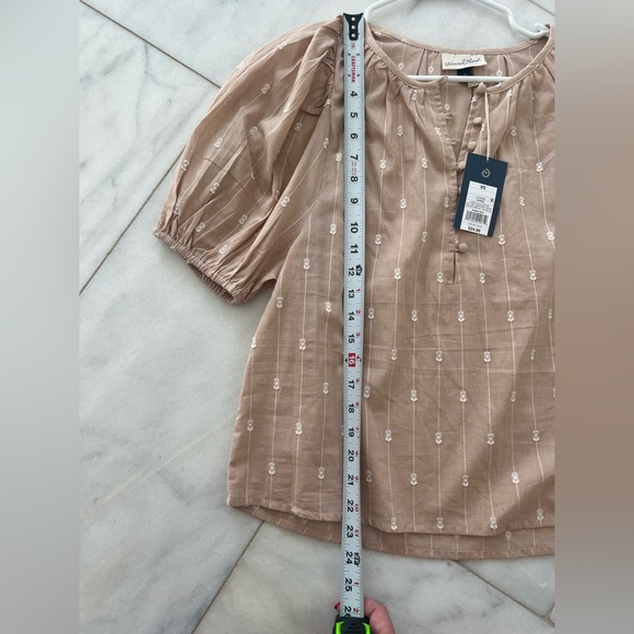 Universal Thread by Target Brown Top with Puff Sleeves - Picture 3 of 3